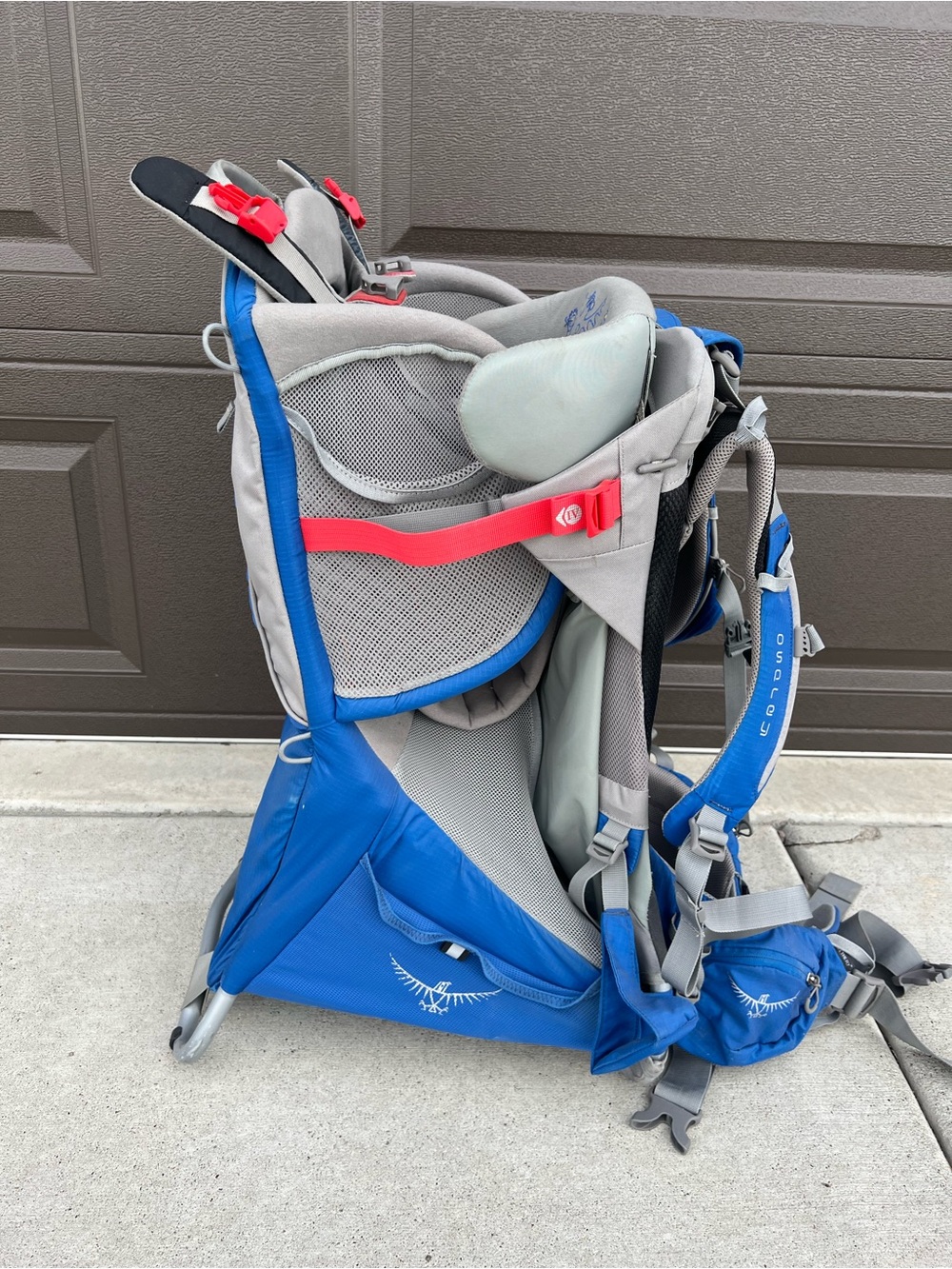 OSPREY Kids Carrier Pack in Blue, Gray and Red Accent